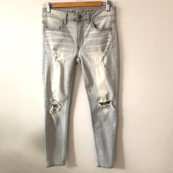American Eagle Outfitters Denim - American Eagle Light Grey distressed Jeans Size 6 Super Stretch